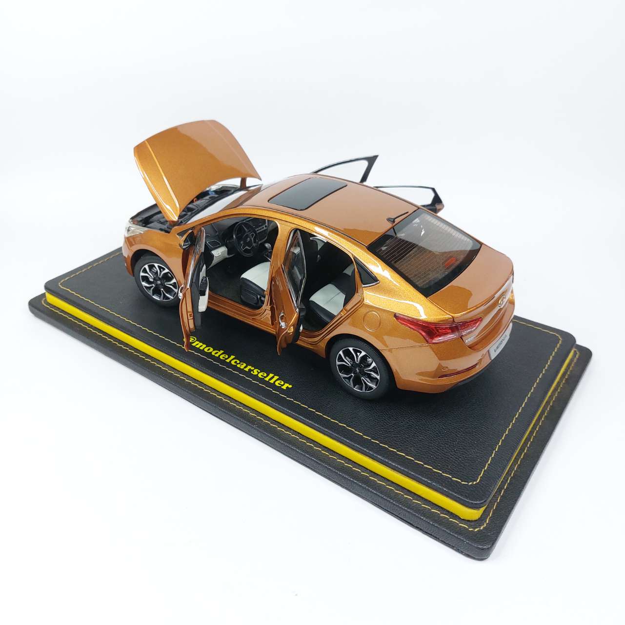 1:18 Dealer Edition Hyundai Verna Diecast Scale Model Car - Orange