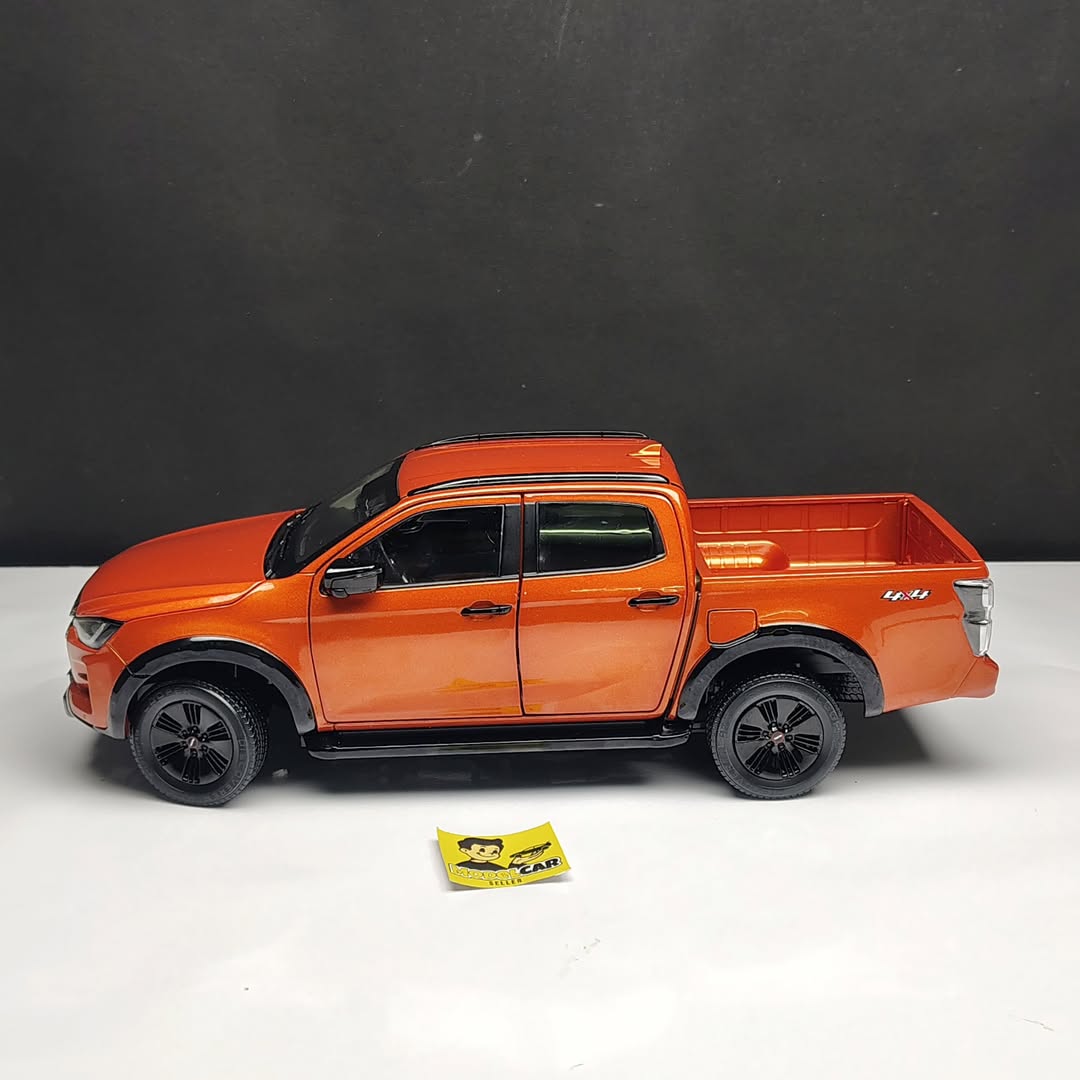 1/18 ISUZU D MAX D-MAX 2023 Pickup Truck Diecast Model Car orange side