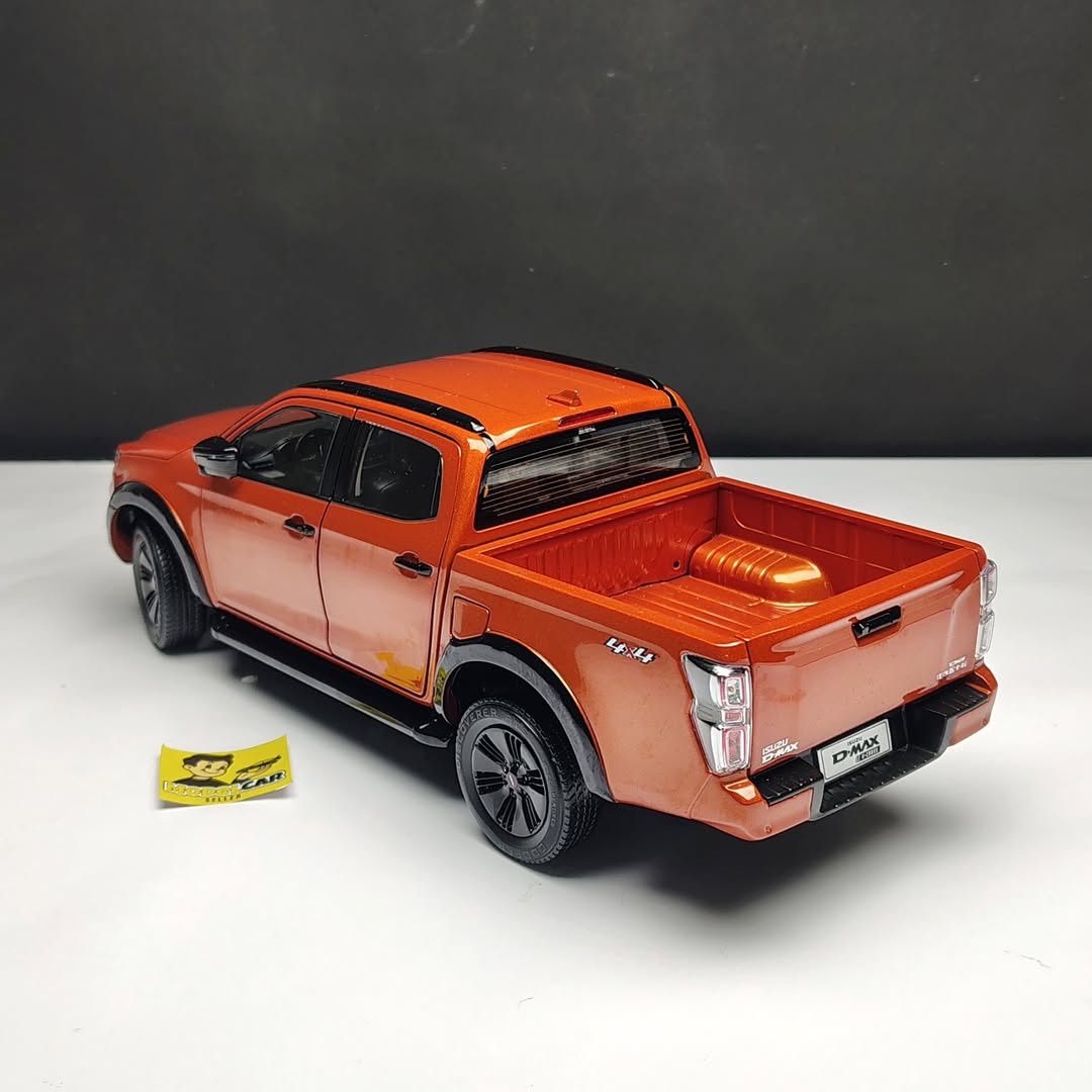 1/18 ISUZU D MAX D-MAX 2023 Pickup Truck Diecast Model Car orange back