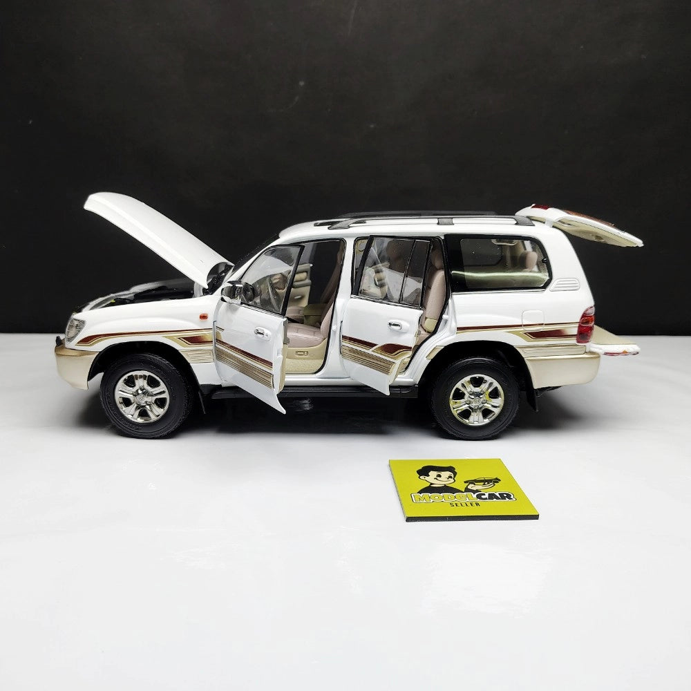 1 18 Toyota Land Cruiser LC100 white Diecast Model SUV