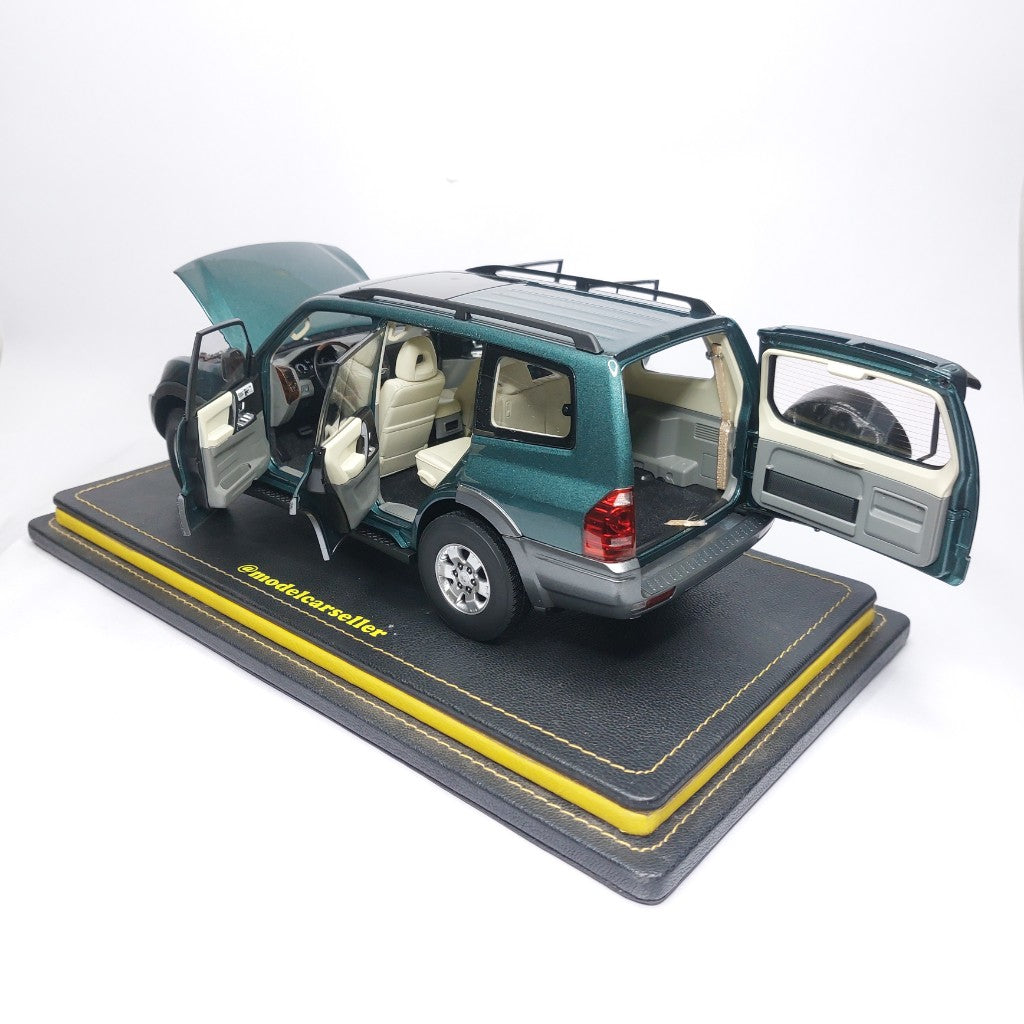 1:18 YC Model Mitsubishi Pajero v73 Diecast Scale Model SUV