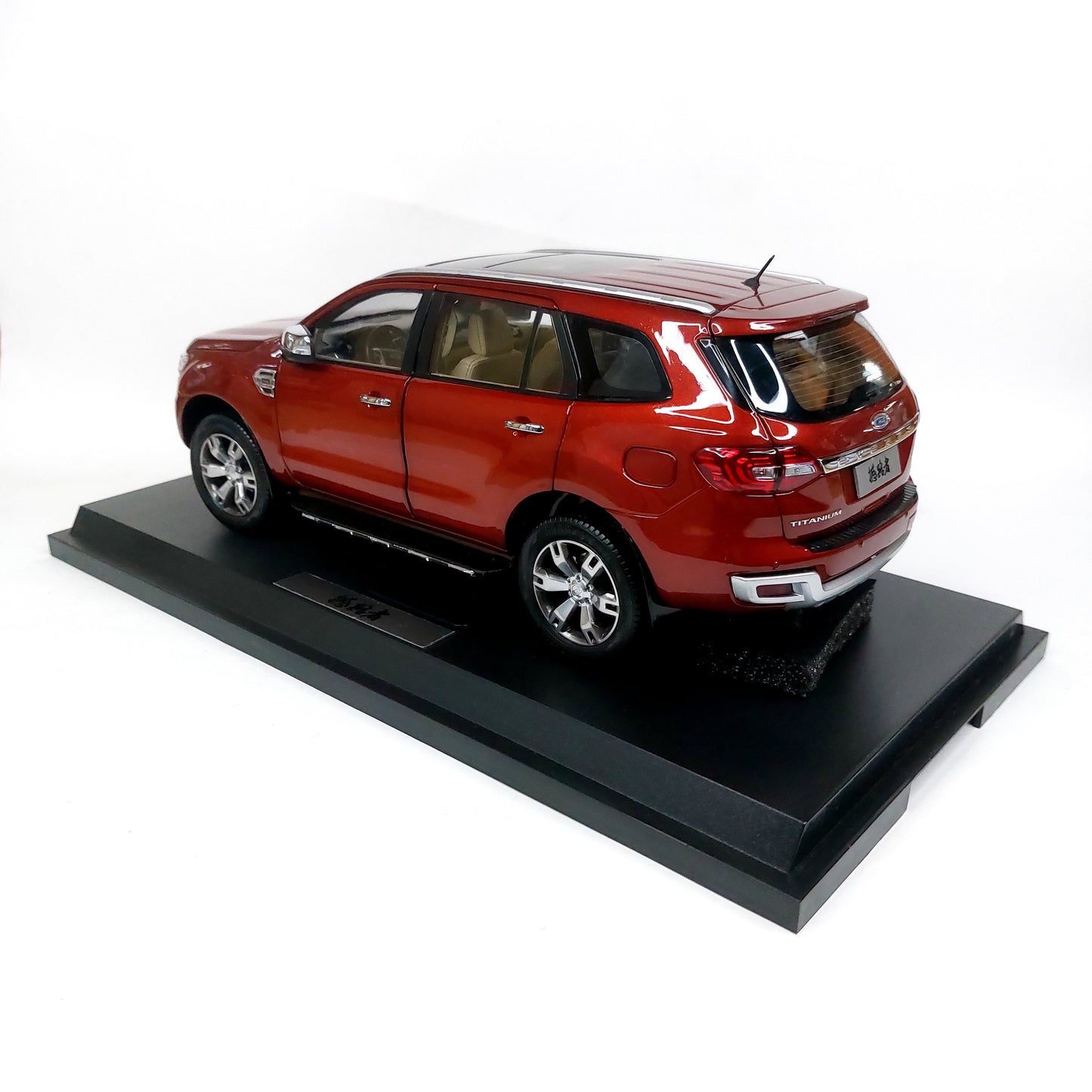 1:18 Dealer Edition Ford Endeavor Diecast Model Car (NO BOX)