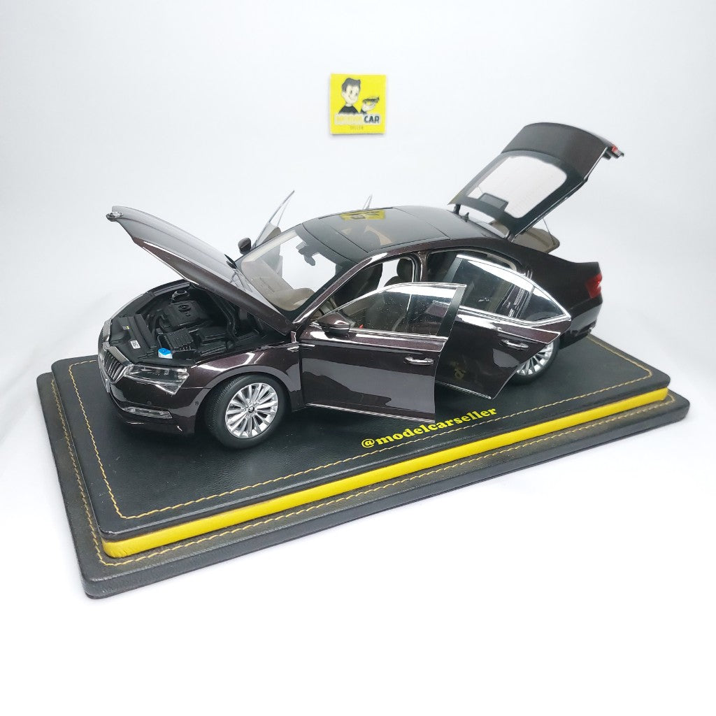 PREORDER - 1:18 Dealer Edition Skoda Superb Diecast Scale Model Car