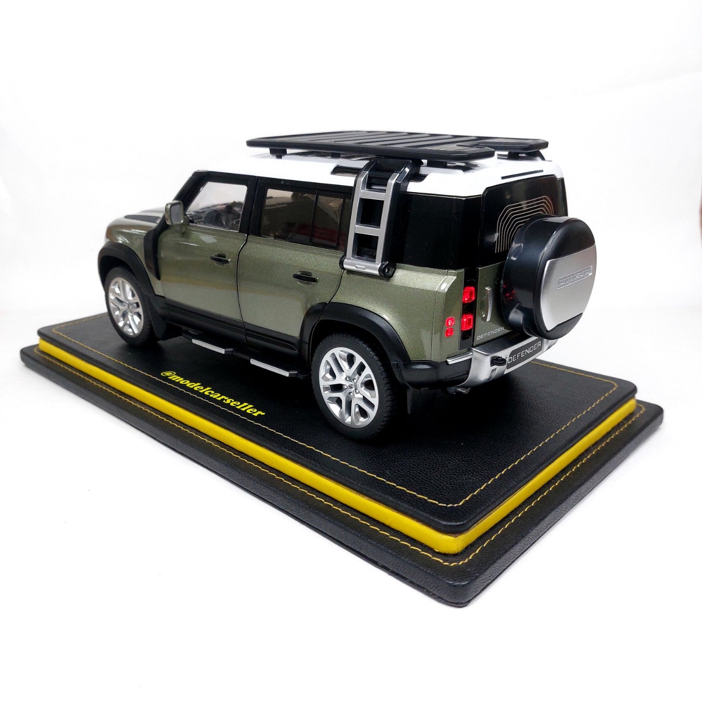 1:18 QY Toys Land Rover Defender Diecast Model Car