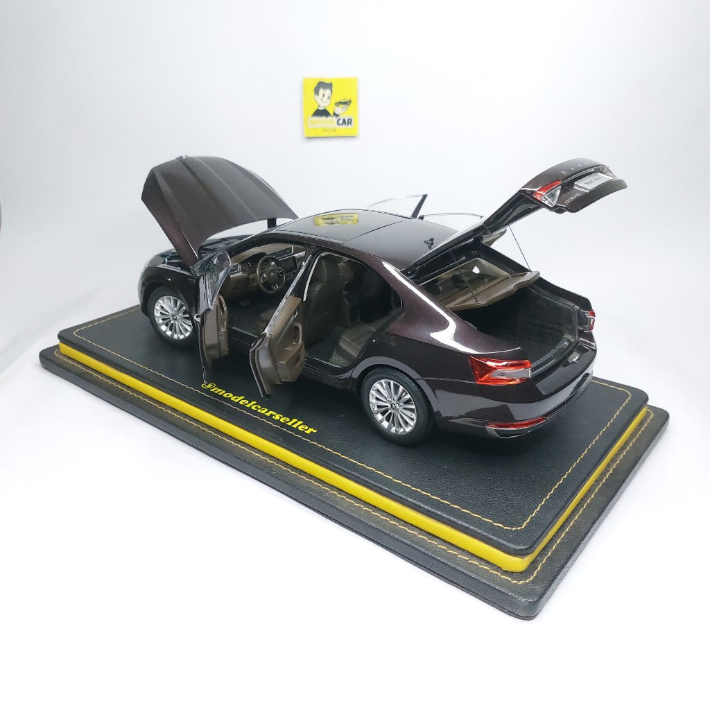 PREORDER - 1:18 Dealer Edition Skoda Superb Diecast Scale Model Car
