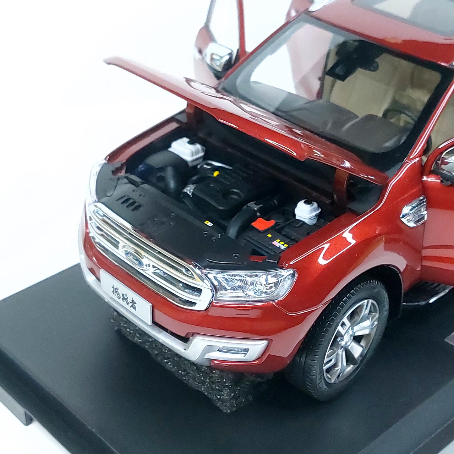 1:18 Dealer Edition Ford Endeavor Diecast Model Car (NO BOX)