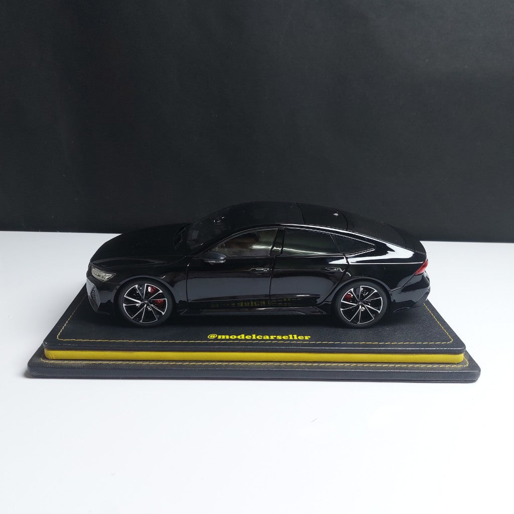 1:18 Audi RS7 Diecast Scale Model with Remote Key