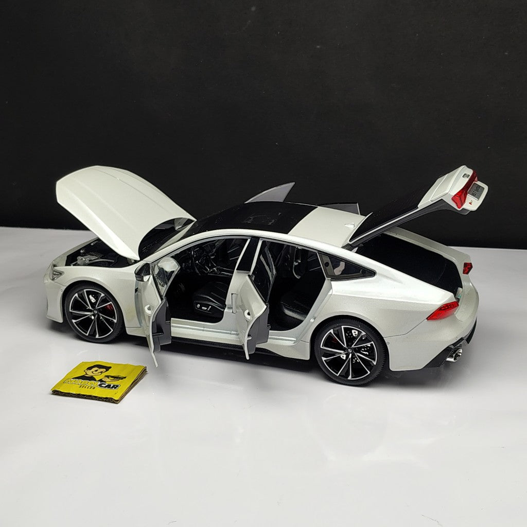 1:18 Audi RS7 Diecast Scale Model with Remote Key