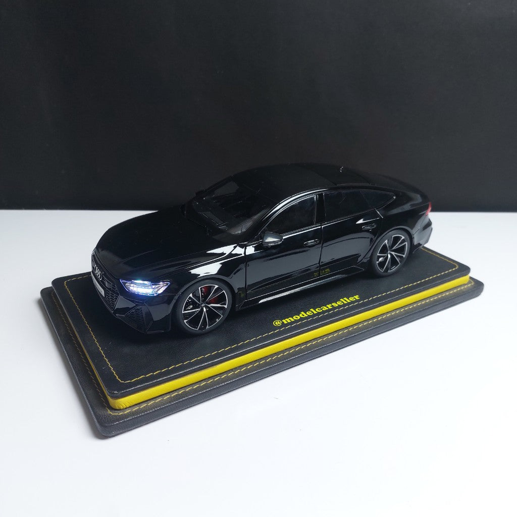 1:18 Audi RS7 Diecast Scale Model with Remote Key