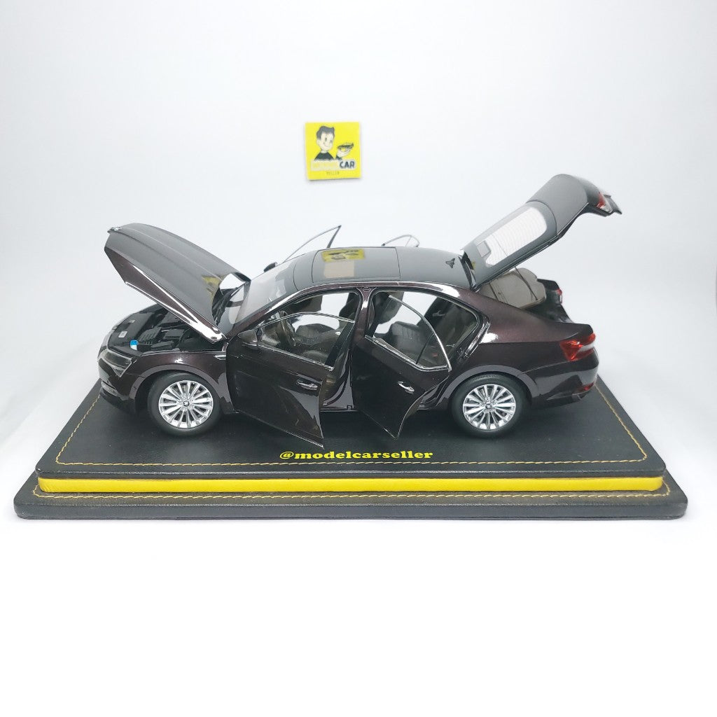 PREORDER - 1:18 Dealer Edition Skoda Superb Diecast Scale Model Car