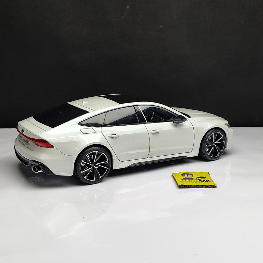 1:18 Audi RS7 Diecast Scale Model with Remote Key