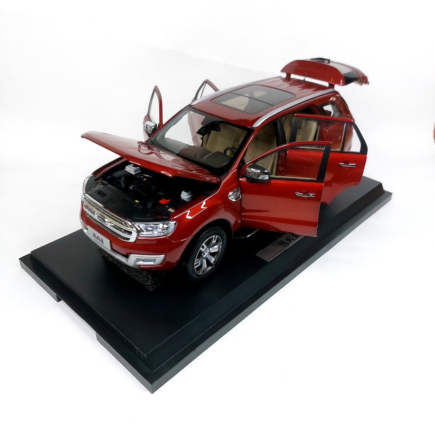 1:18 Dealer Edition Ford Endeavor Diecast Model Car (NO BOX)