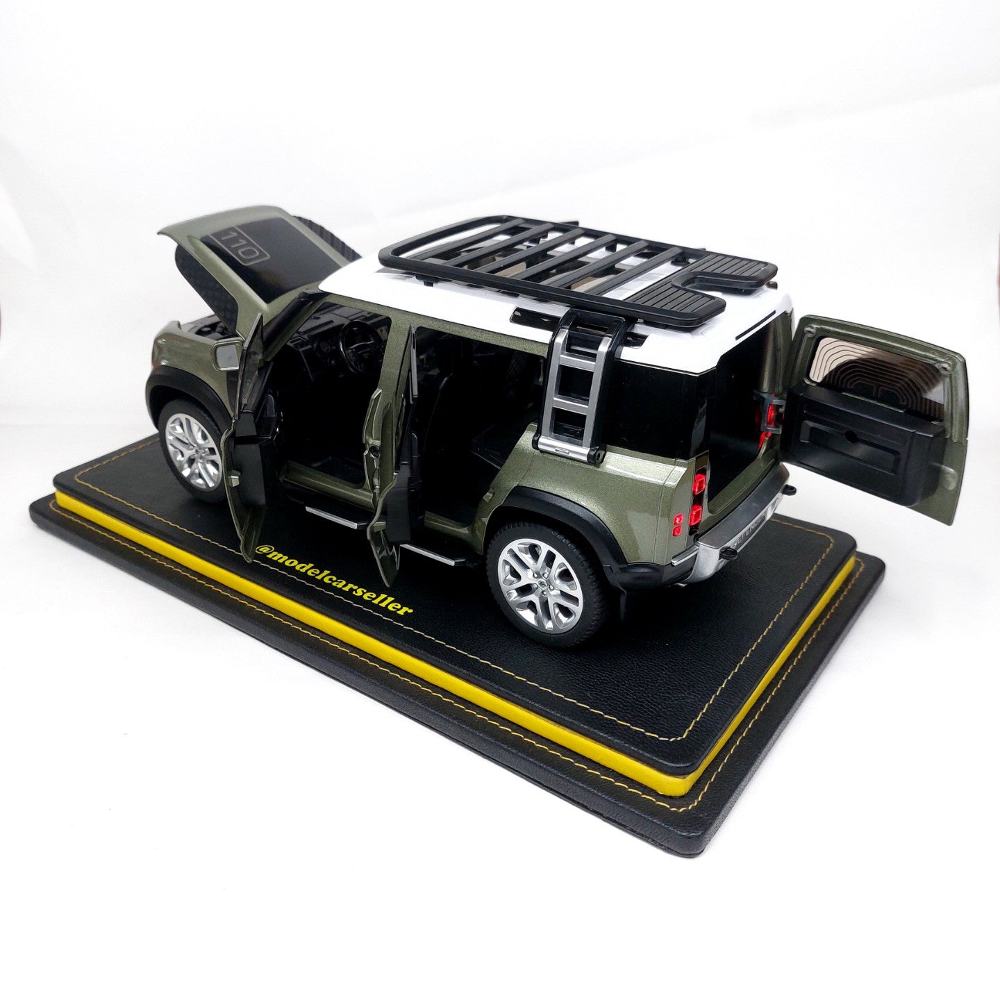 1:18 QY Toys Land Rover Defender Diecast Model Car