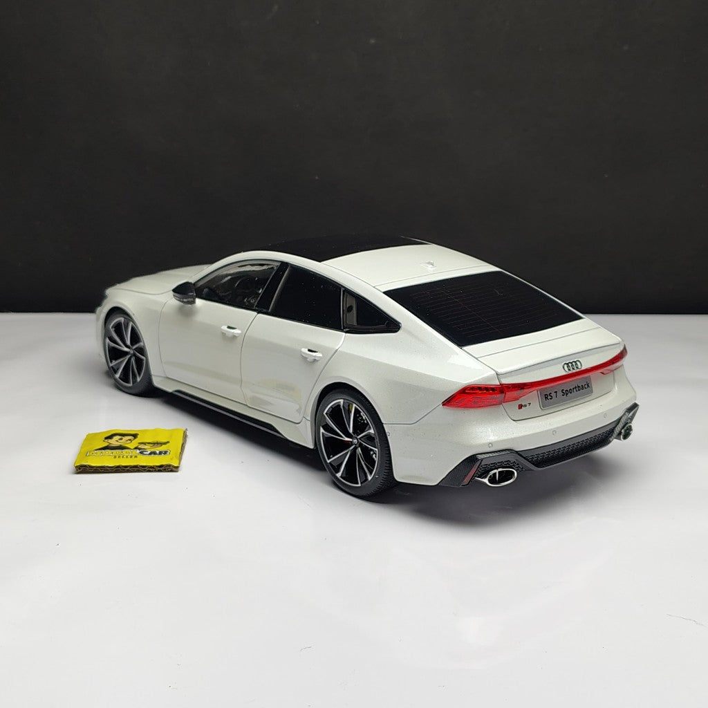 1:18 Audi RS7 Diecast Scale Model with Remote Key
