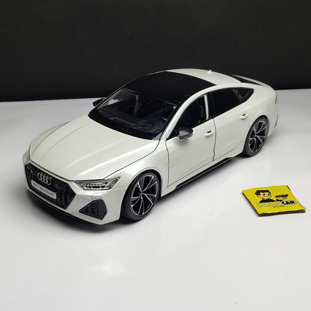 1:18 Audi RS7 Diecast Scale Model with Remote Key