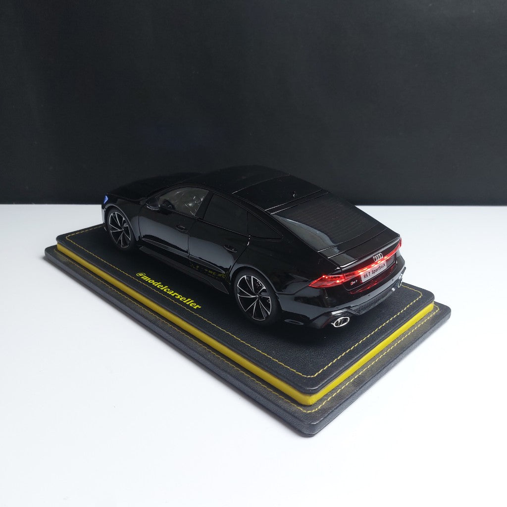 1:18 Audi RS7 Diecast Scale Model with Remote Key