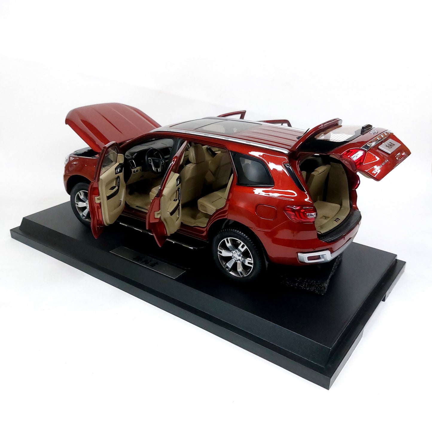 1:18 Dealer Edition Ford Endeavor Diecast Model Car (NO BOX)