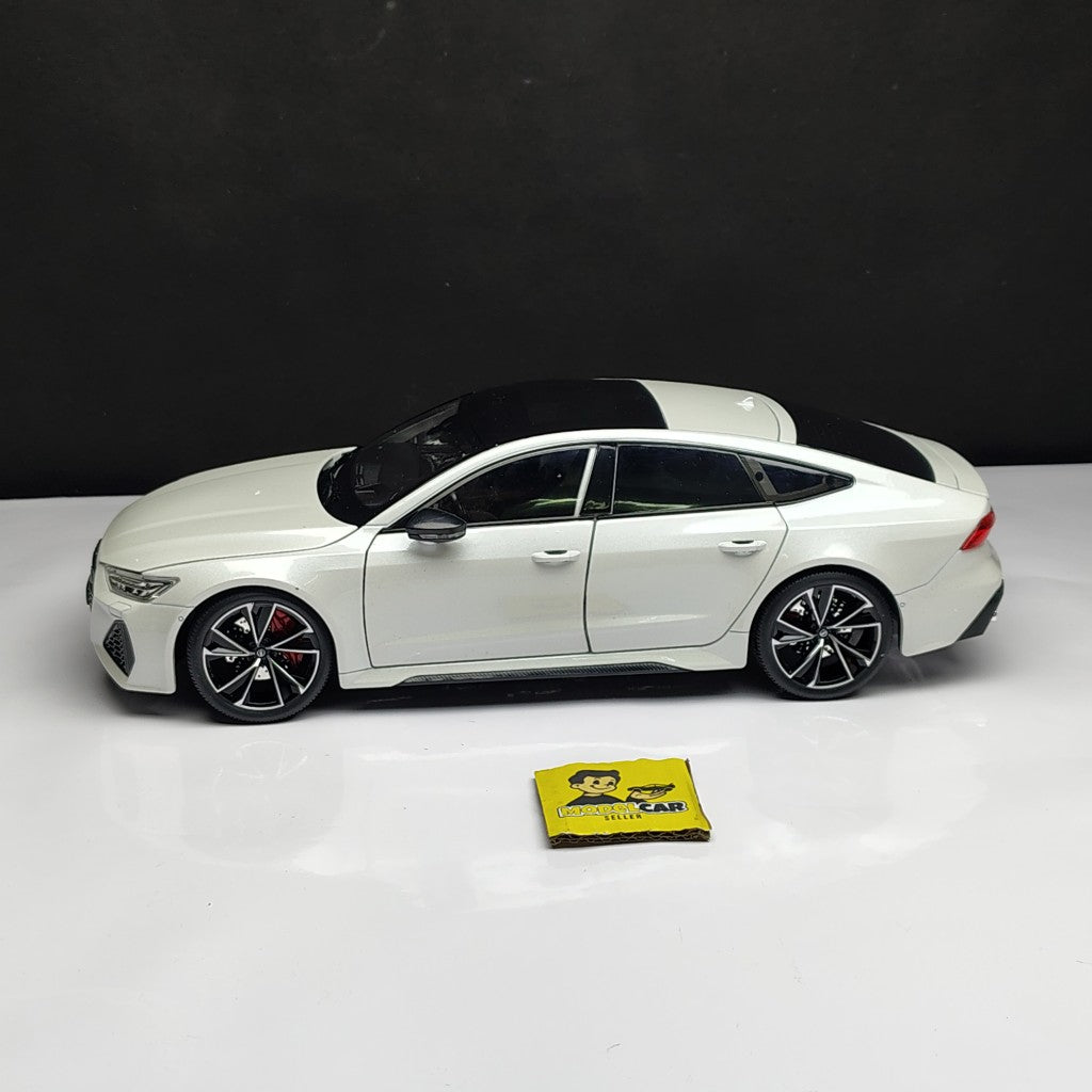 1:18 Audi RS7 Diecast Scale Model with Remote Key