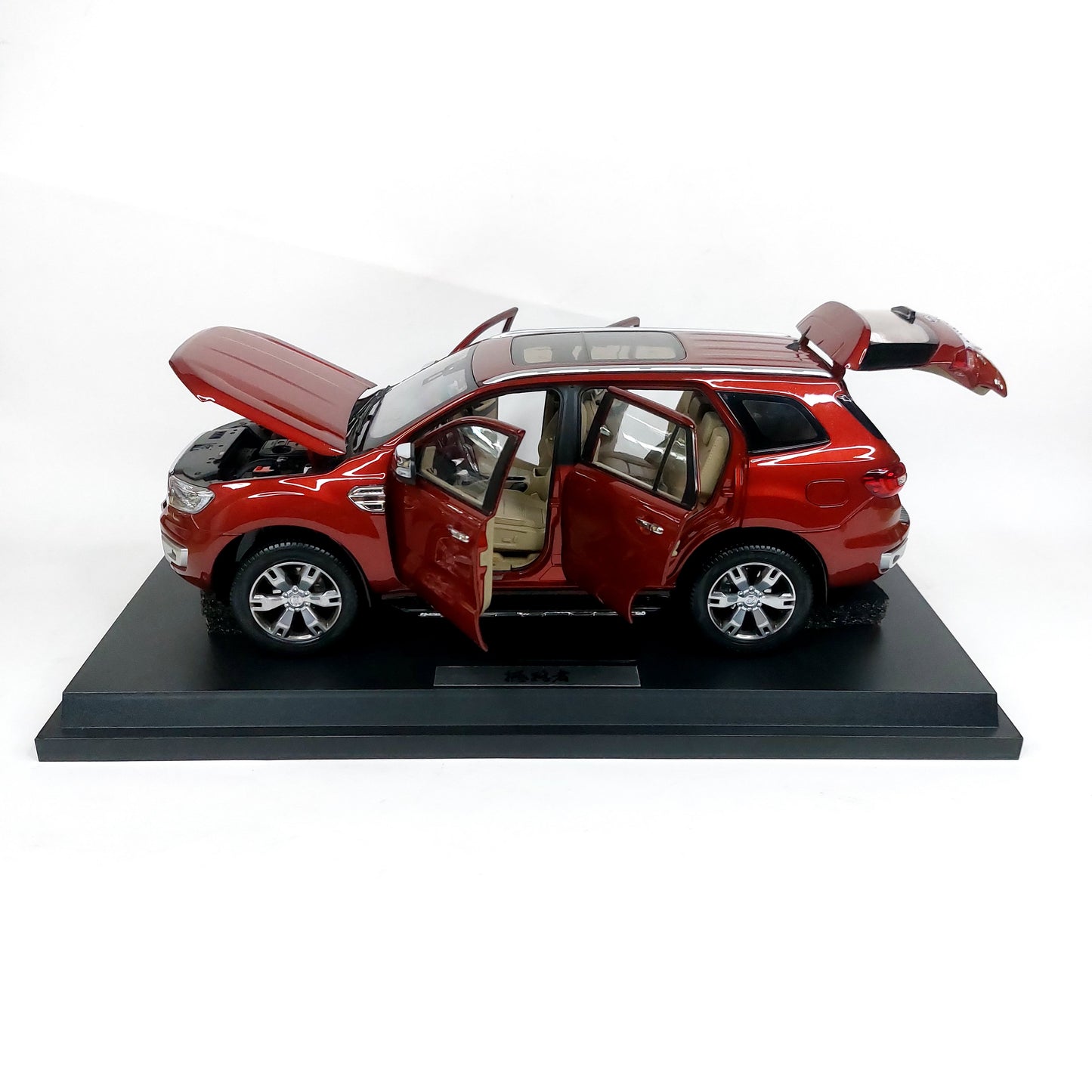 1:18 Dealer Edition Ford Endeavor Diecast Model Car (NO BOX)