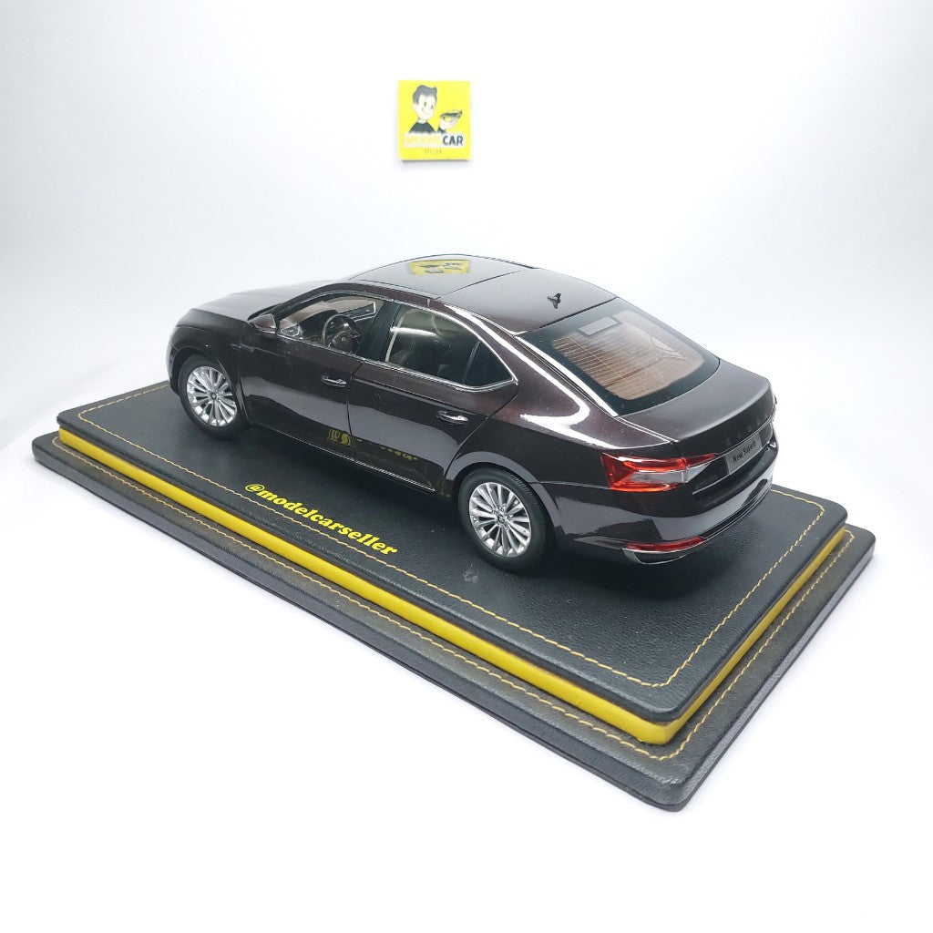 PREORDER - 1:18 Dealer Edition Skoda Superb Diecast Scale Model Car