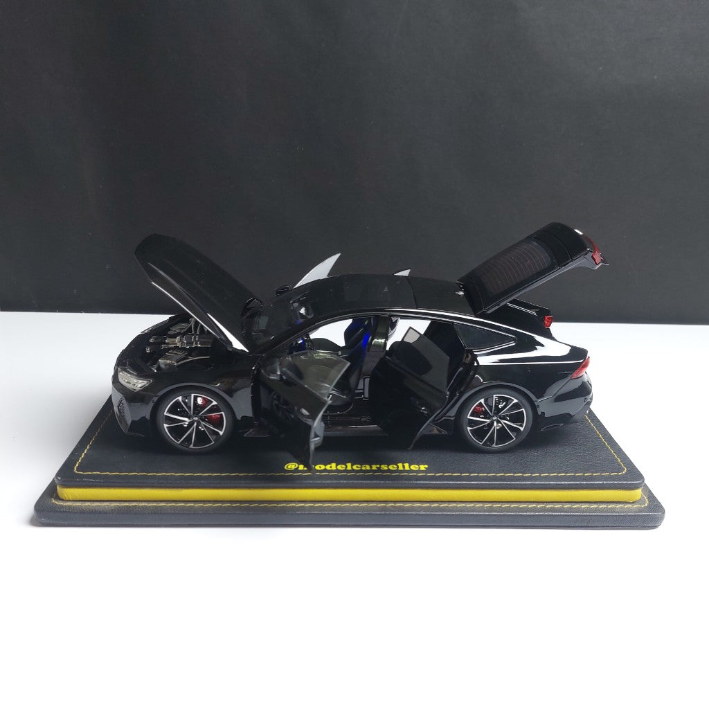1:18 Audi RS7 Diecast Scale Model with Remote Key
