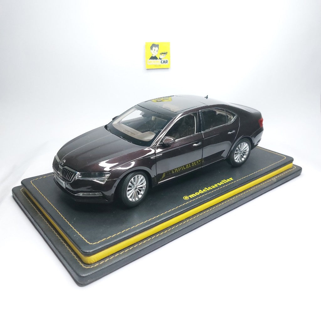 PREORDER - 1:18 Dealer Edition Skoda Superb Diecast Scale Model Car