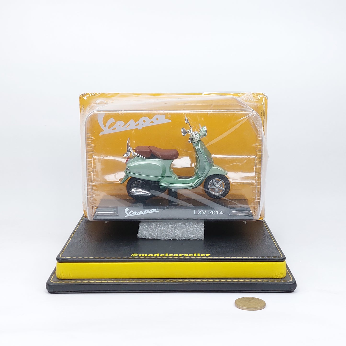 1:18 Altaya Vespa LXV 2014 Diecast Scale Model Scooter