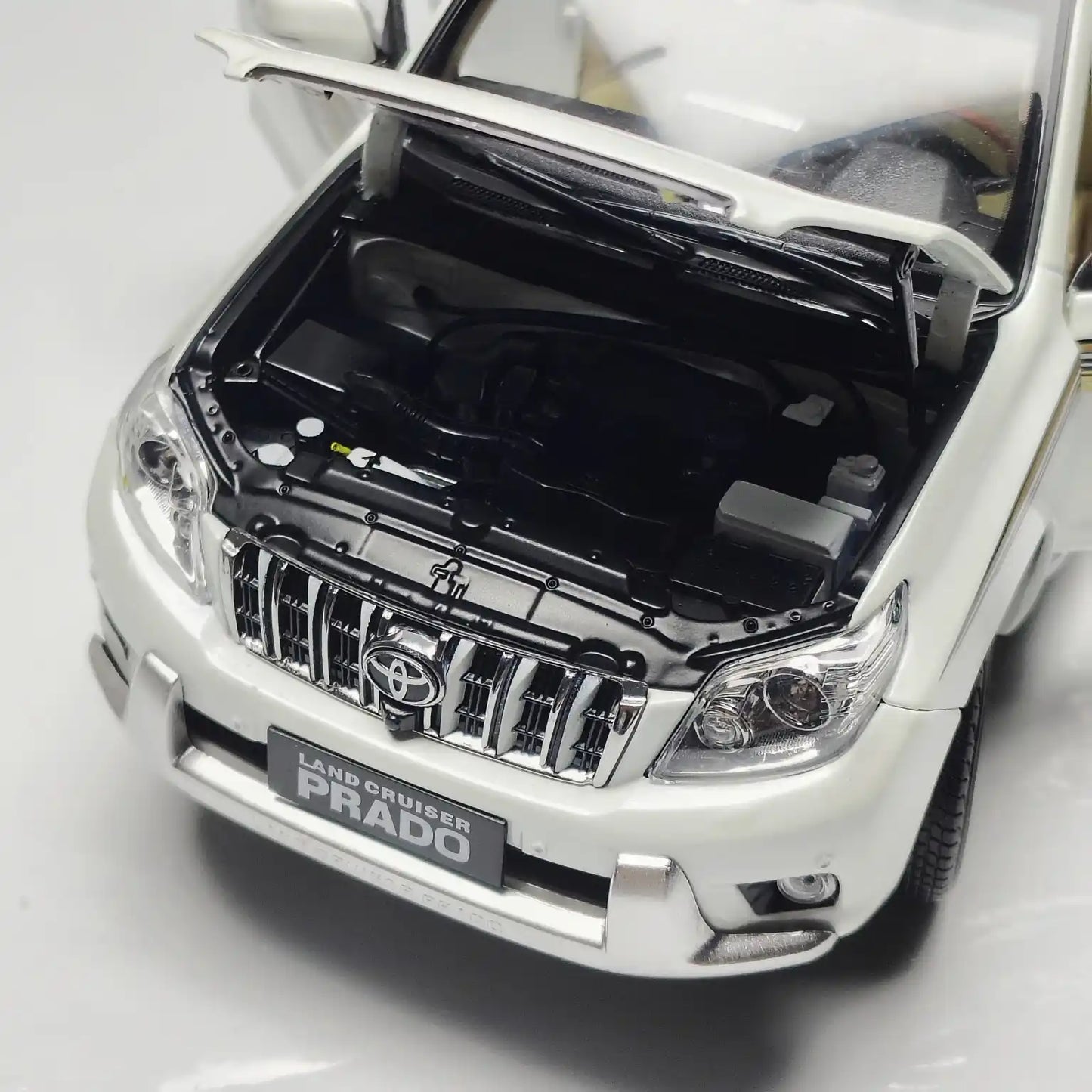 1/18 Toyota Land Cruiser Prado Diecast Scale Model SUV