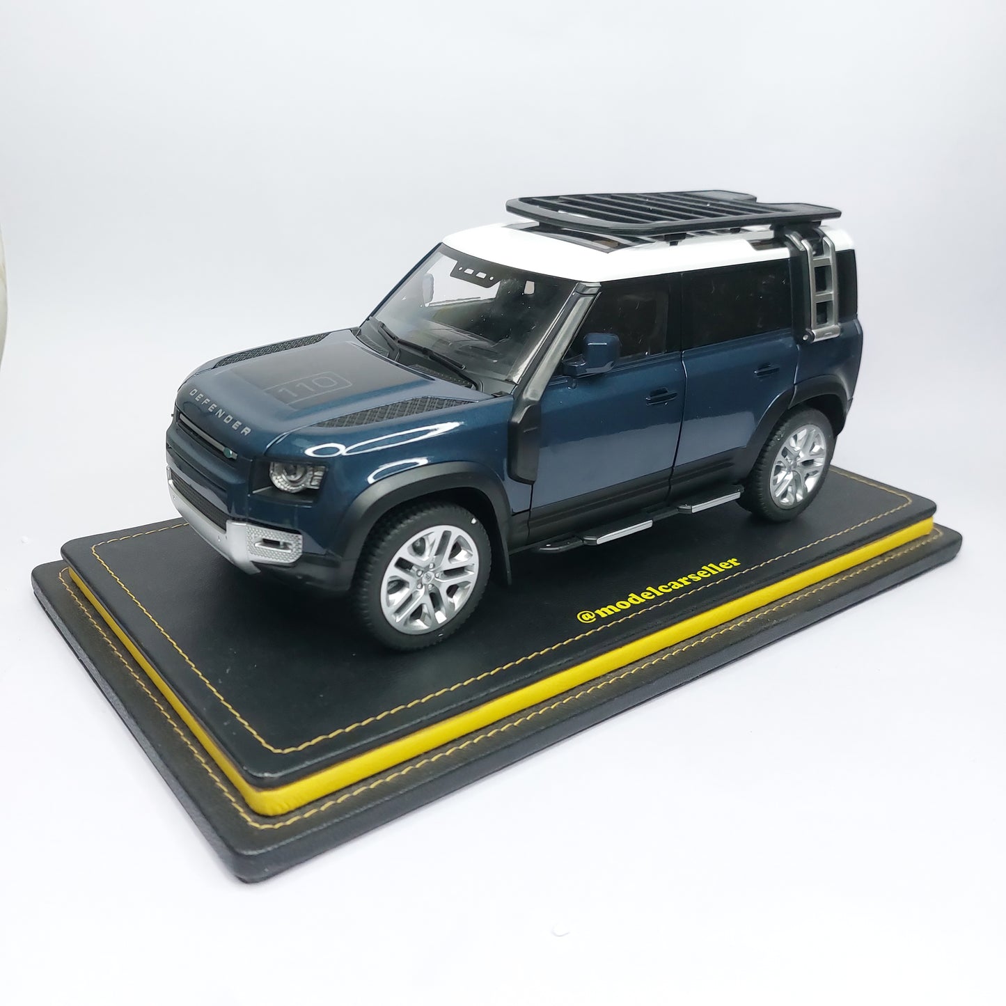 1:18 QY Toys Land Rover Defender Diecast Model Car
