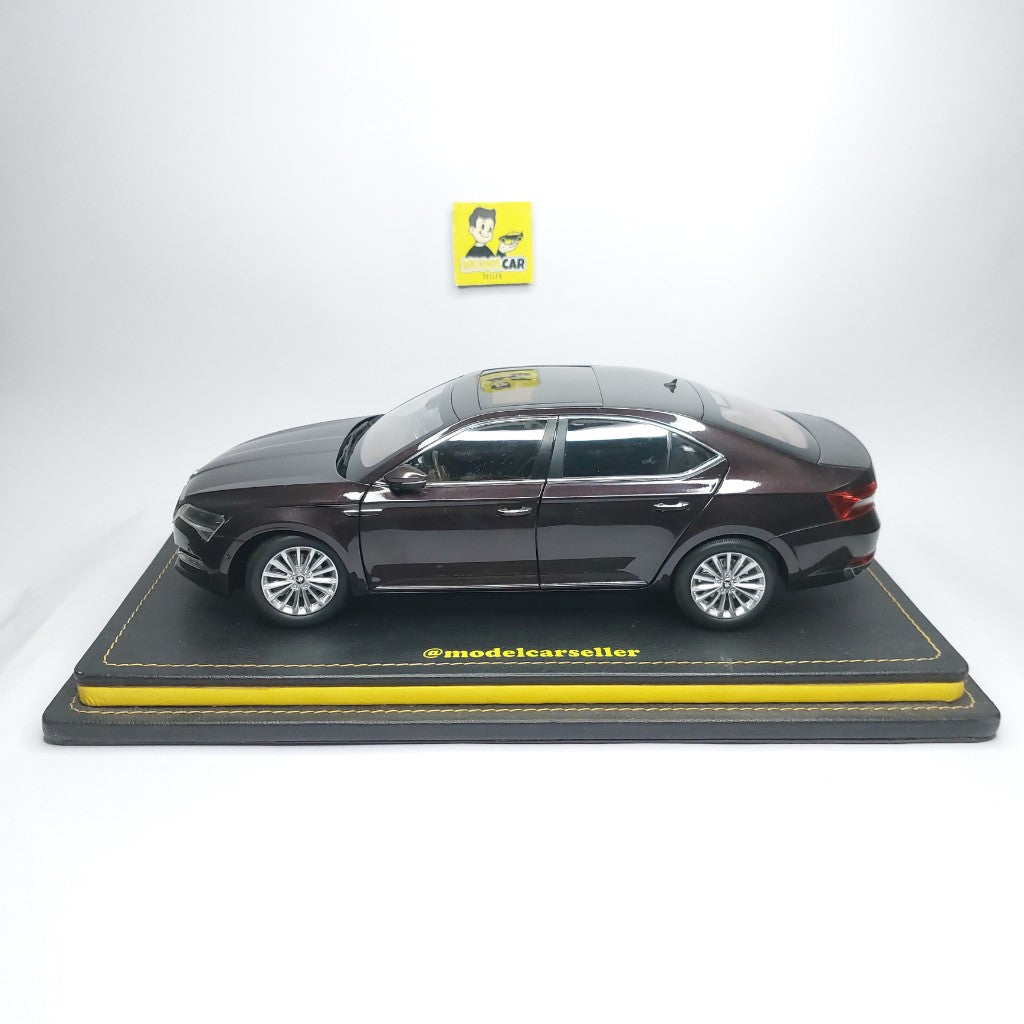 PREORDER - 1:18 Dealer Edition Skoda Superb Diecast Scale Model Car