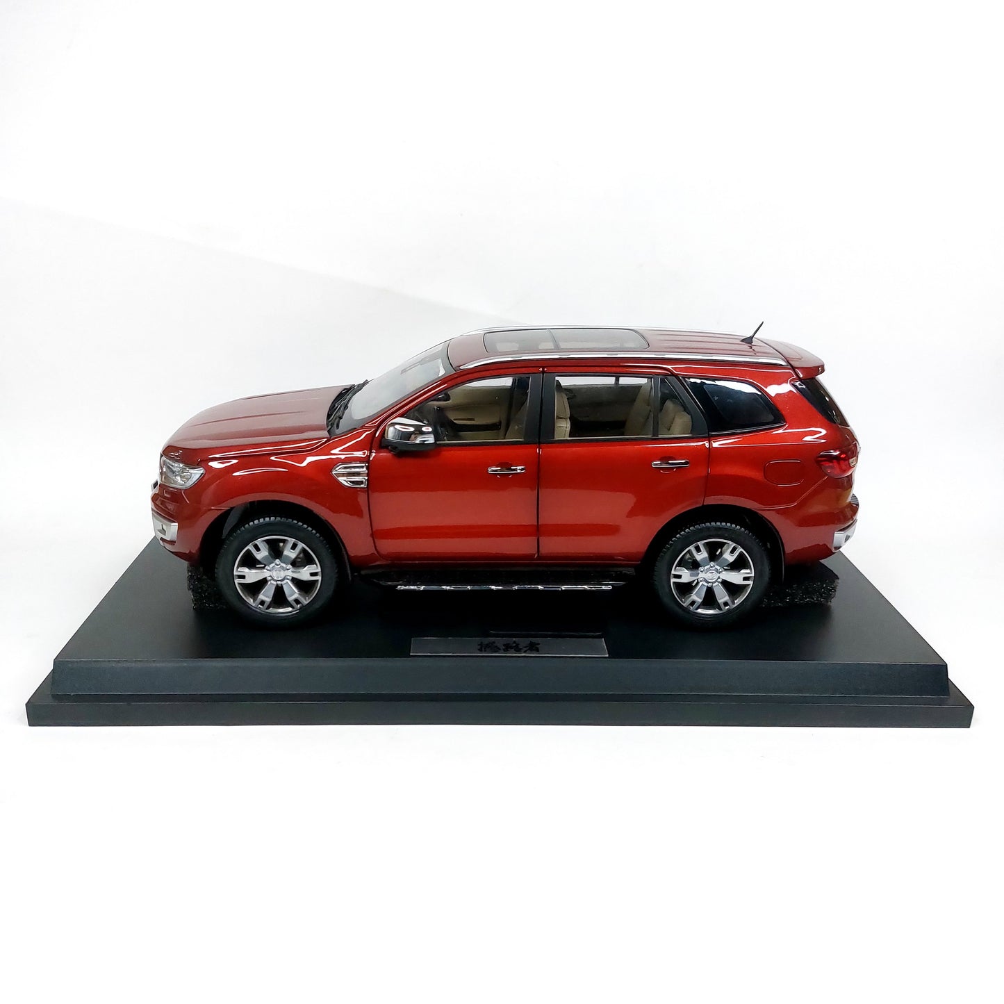 1:18 Dealer Edition Ford Endeavor Diecast Model Car (NO BOX)