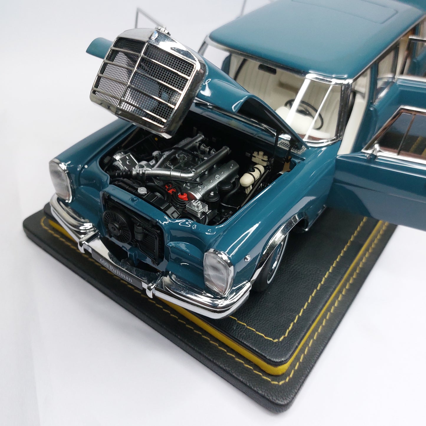 1:18 NZG Mercedes Benz 600 Pullman W100 1963-1981 Diecast Model Car