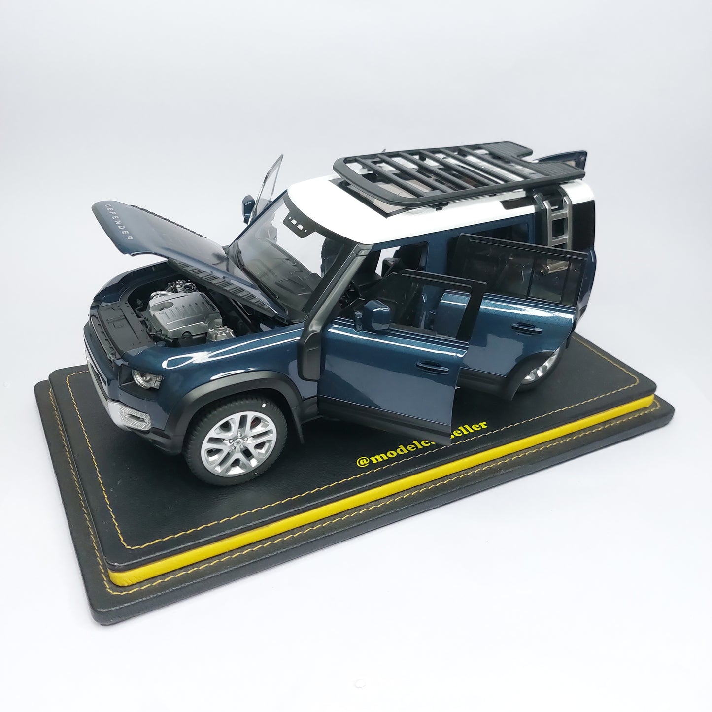 1:18 QY Toys Land Rover Defender Diecast Model Car