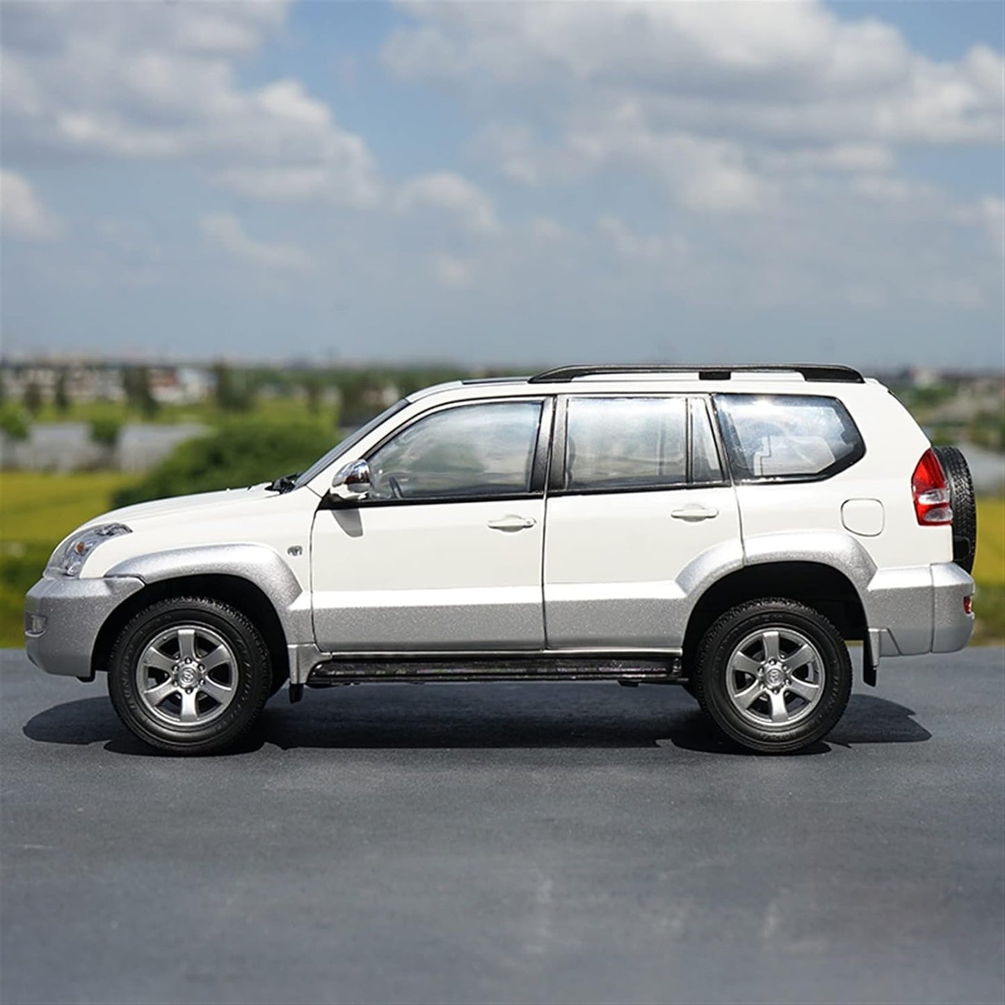 1/18 Toyota Land Cruiser Prado GX Diecast Scale Model SUV
