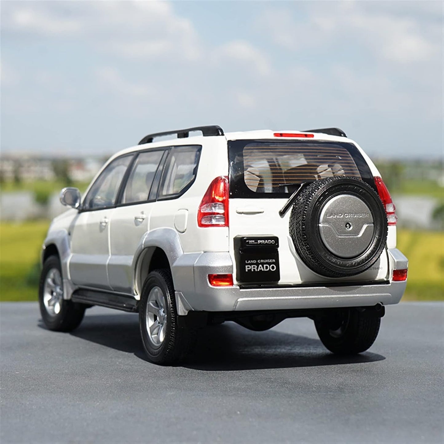 1/18 Toyota Land Cruiser Prado GX Diecast Scale Model SUV