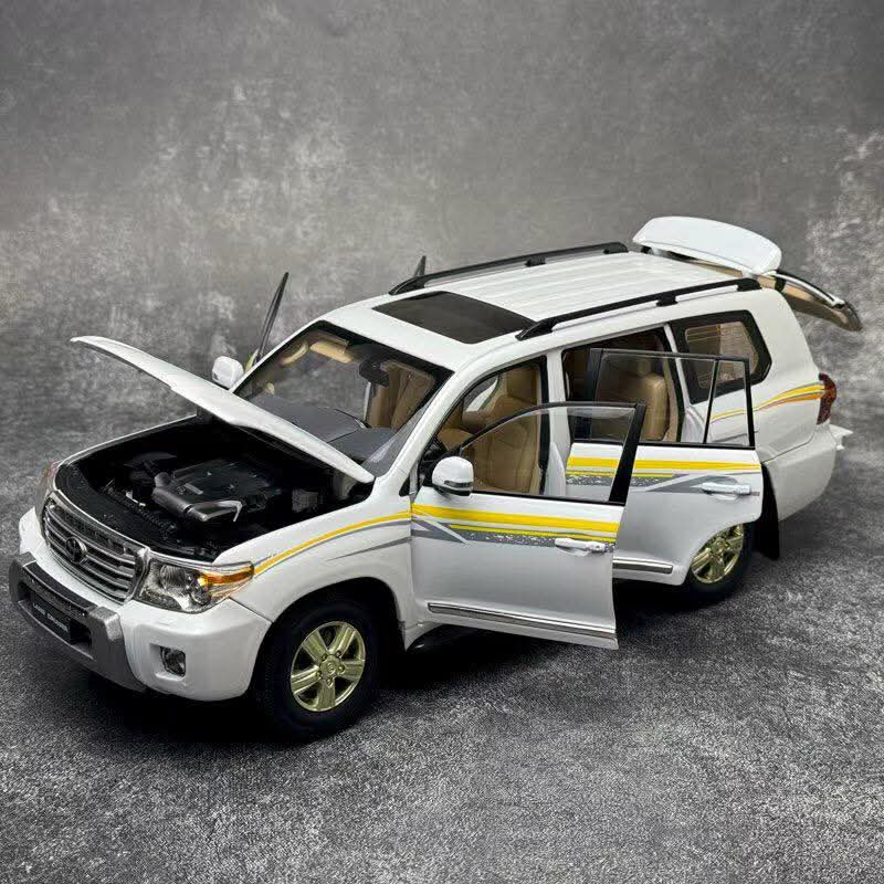 1/18 Toyota Land Cruiser LC200 Diecast Model SUV