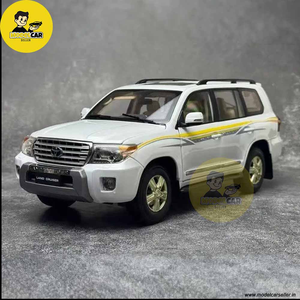  1/18 Toyota Land Cruiser LC200 Diecast Scale Model SUV  white