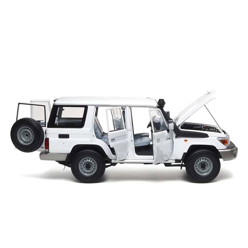 1/18 Toyota Land Cruiser 76 LC76 Almost Real Diecast Scale Model SUV