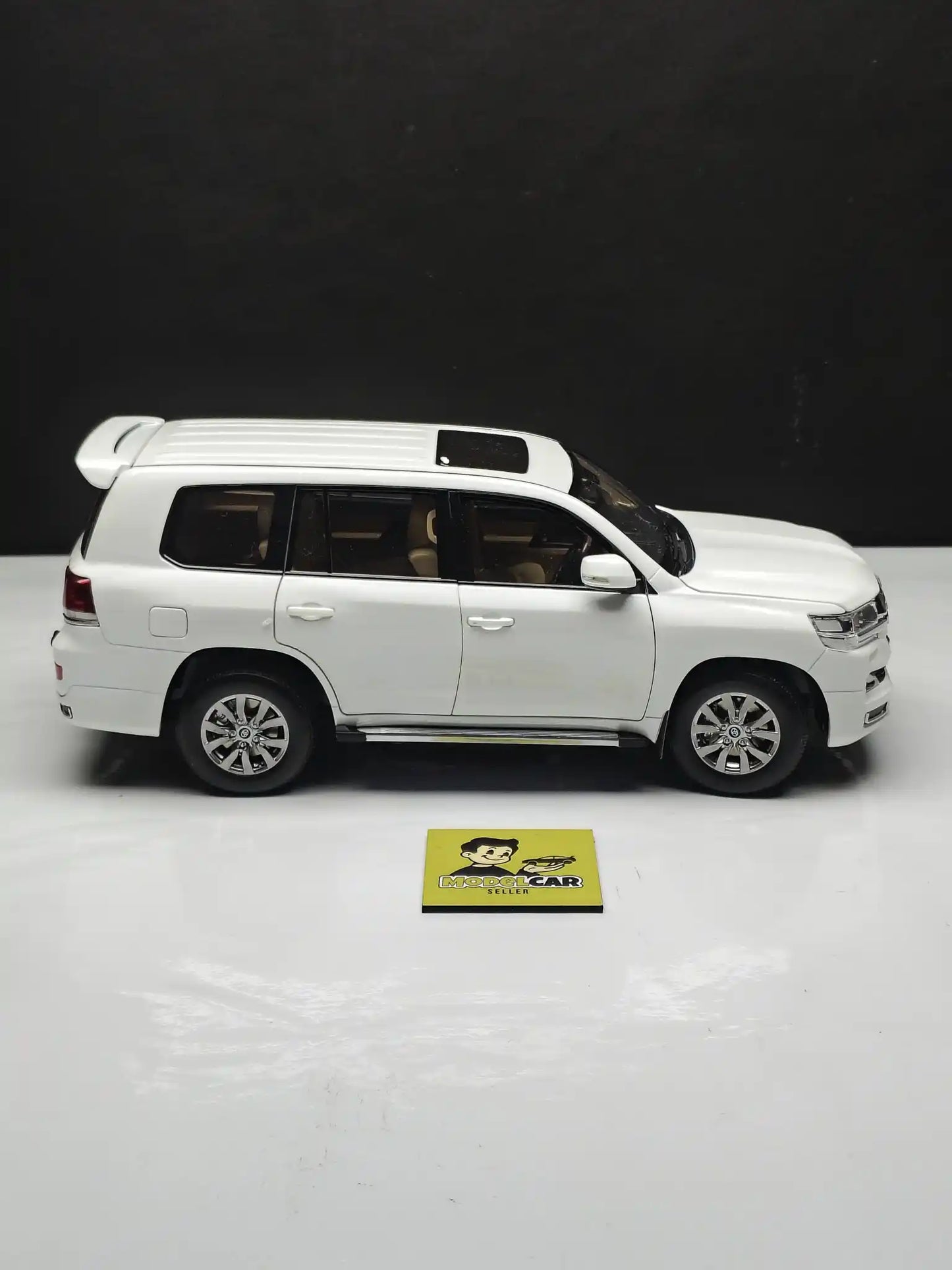 1/18 Kengfai Toyota Land Cruiser LC200 Diecast Scale Model SUV