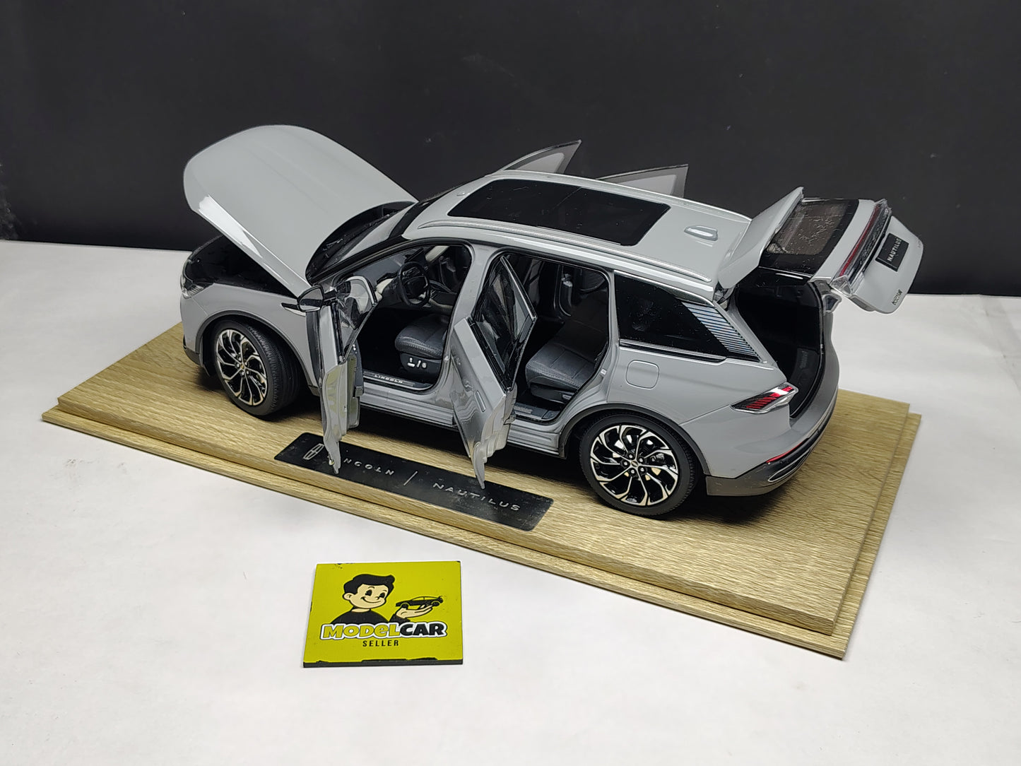 1/18 Lincoln New NAUTILUS 2023 Diecast Scale Model SUV