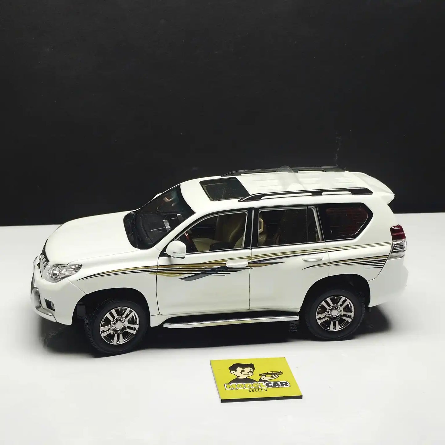 1/18 Toyota Land Cruiser Prado Diecast Scale Model SUV