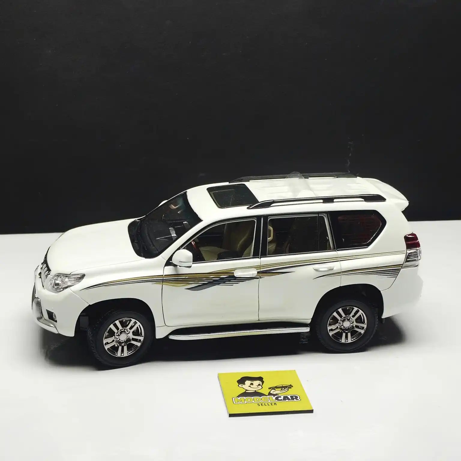 1/18 Toyota Land Cruiser Prado Diecast Scale Model SUV
