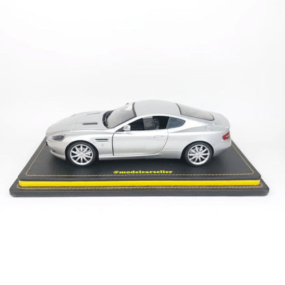 1:18 Motormax Aston Martin DB4 Diecast Scale Model