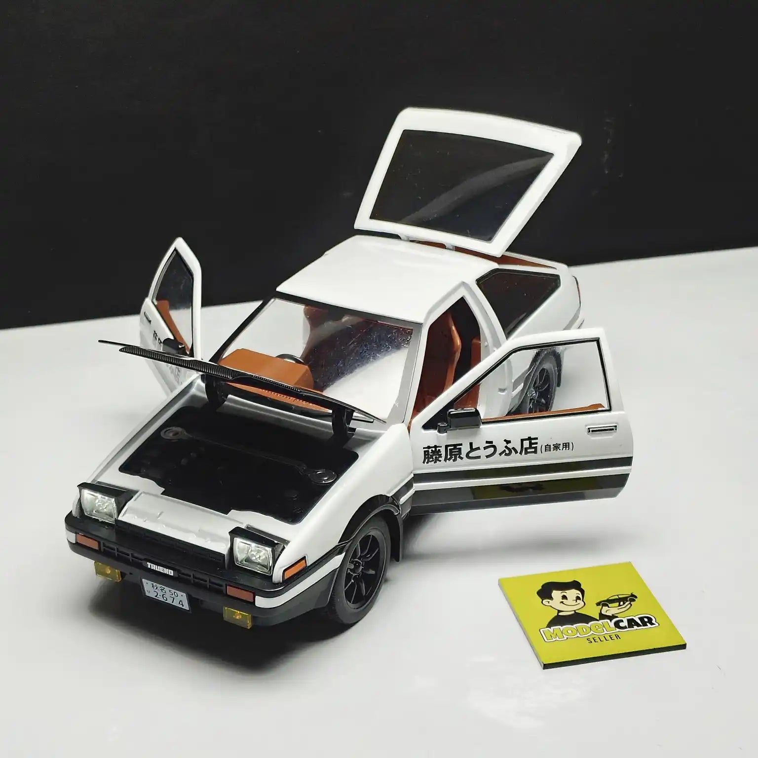 1/18 Initial D Toyota Sprinter Trueno A E86 Diecast Scale Model Car