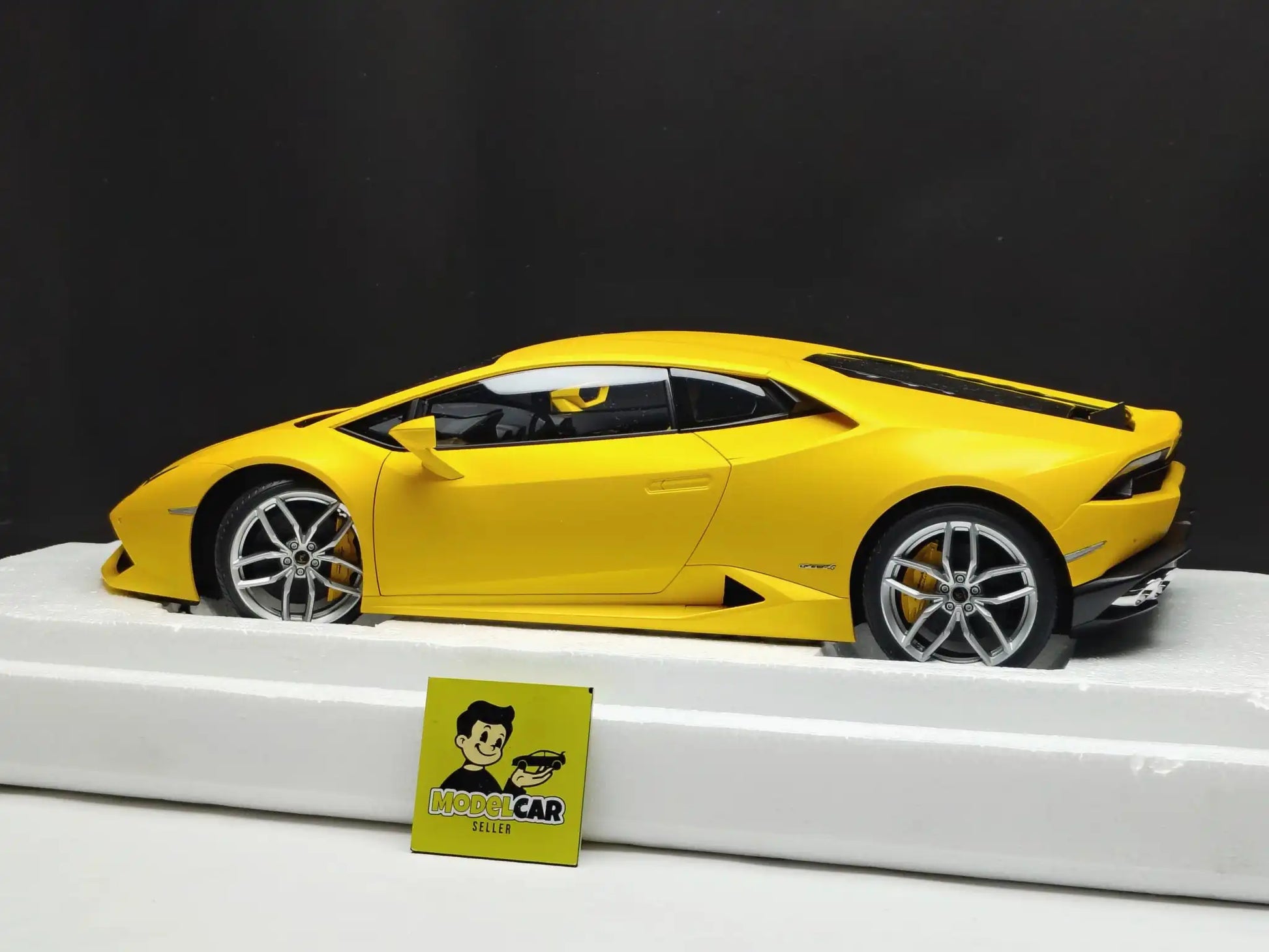 1/12 LAMBORGHINI HURACAN LP610-4 AUTOART MATT YELLOW 12097  Diecast Scale Model Car